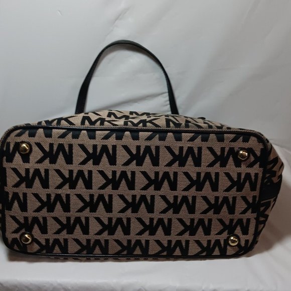 MICHAEL KORS Jet Set Signature Grab Bag Tote Tan/Black Jacquard and Leather - Picture 7 of 12